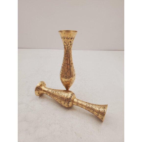 Vintage Etched Flower Pattern Brass Vase - Aged Vintage Patina - Made in India - - Picture 10 of 10